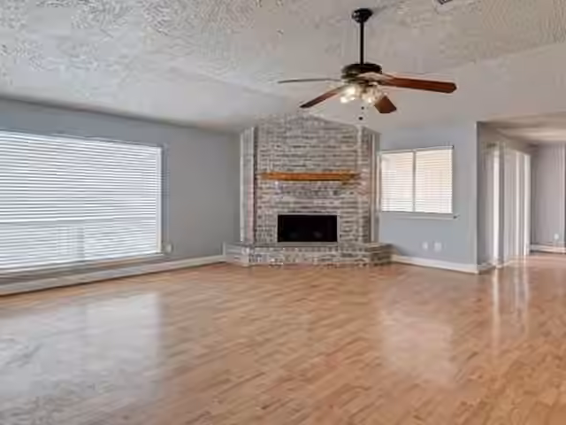 Photo 3 of 3610 Vineyard Drive, Houston, TX