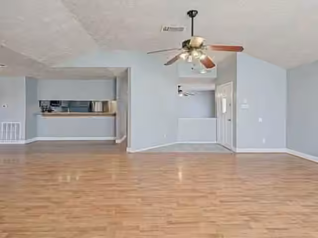 Photo 5 of 3610 Vineyard Drive, Houston, TX