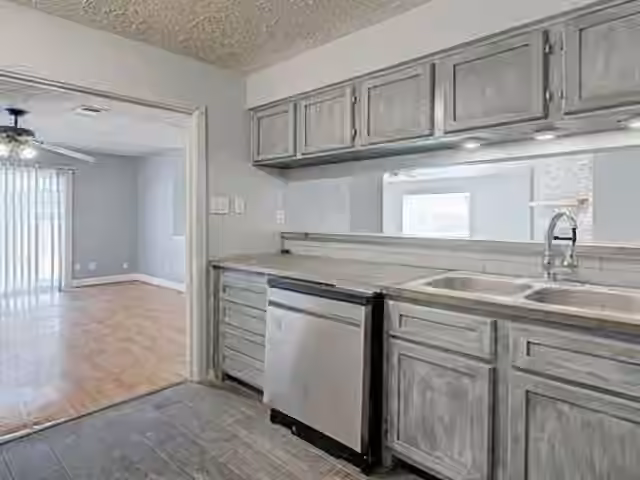 Photo 6 of 3610 Vineyard Drive, Houston, TX