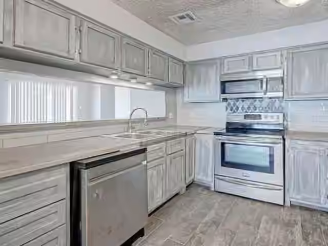 Photo 7 of 3610 Vineyard Drive, Houston, TX