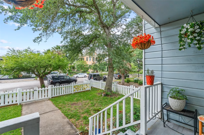 Photo 5 of 1219 Sealy Street, Galveston, TX