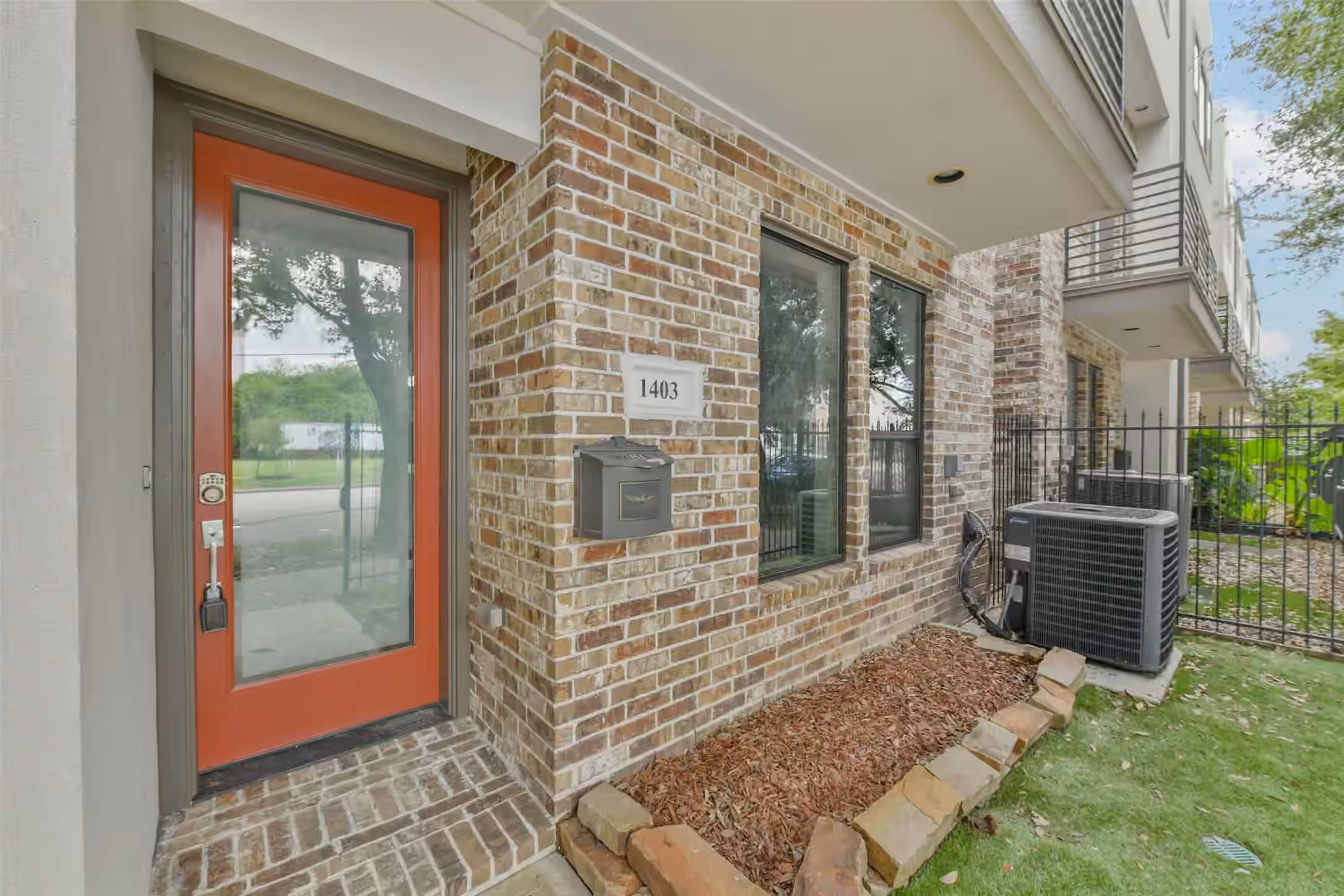 Photo 2 of 1403 Nagle Street, Houston, TX