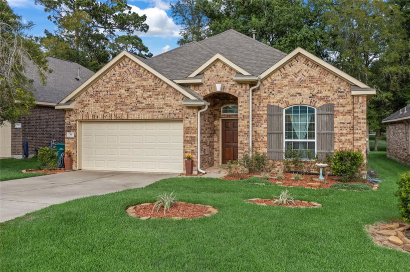 Photo of 68 Hallmark Drive, Conroe, TX 77304