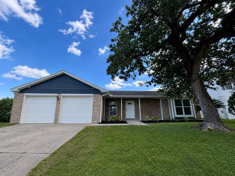 Photo of 10942 Dunvegan Way, Houston, TX 77013