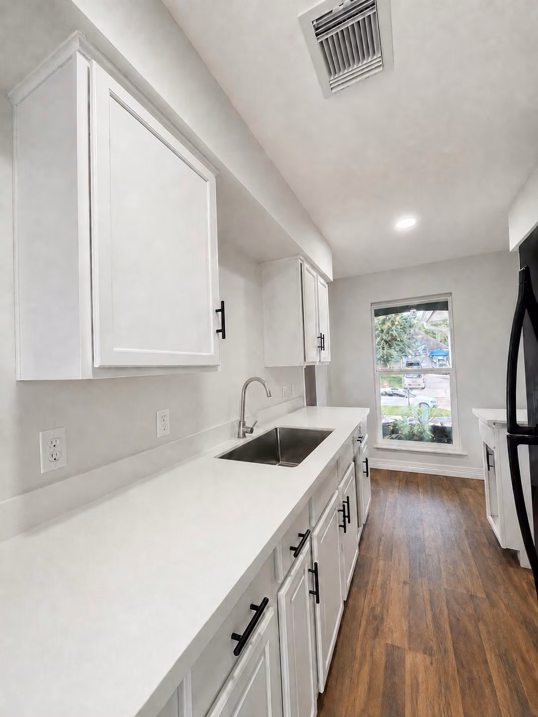 Photo 5 of 10942 Dunvegan Way, Houston, TX