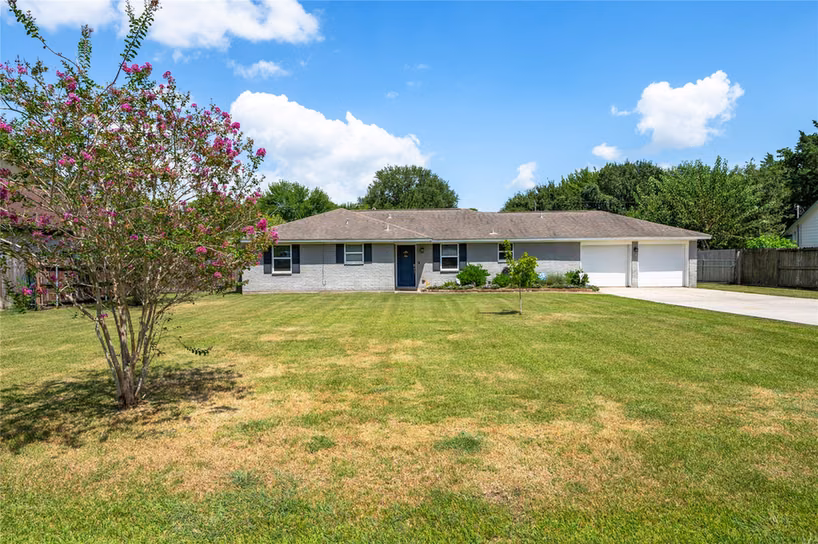 Photo 6 of 3231 W Meadow Lane, Dickinson, TX