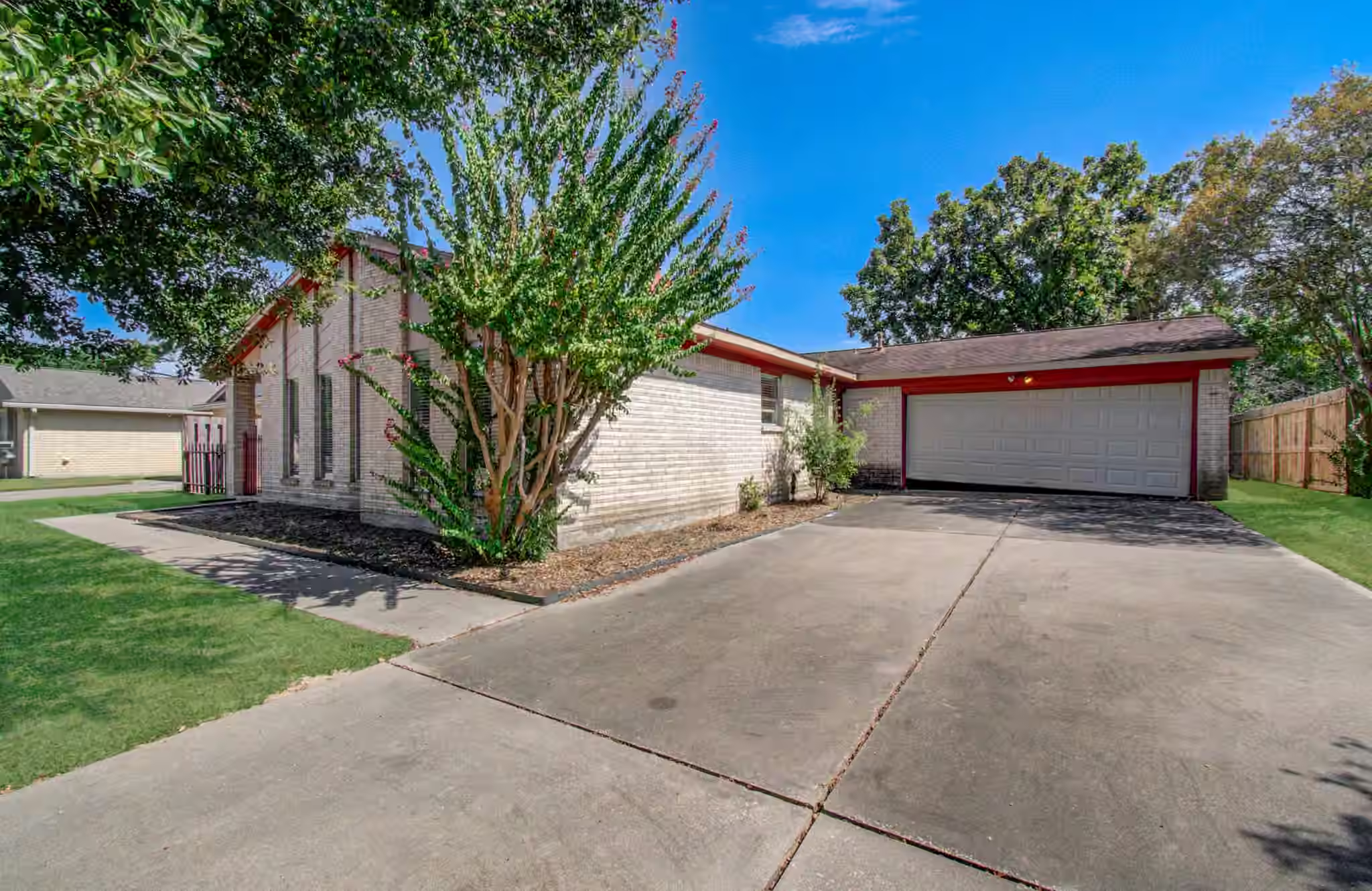 Photo 5 of 10215 Windriver Drive, Houston, TX