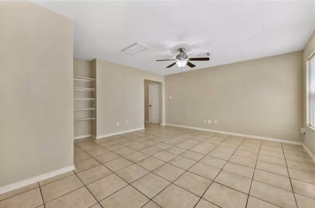 Photo 6 of 2106 Tomlinson Trail Drive, Houston, TX