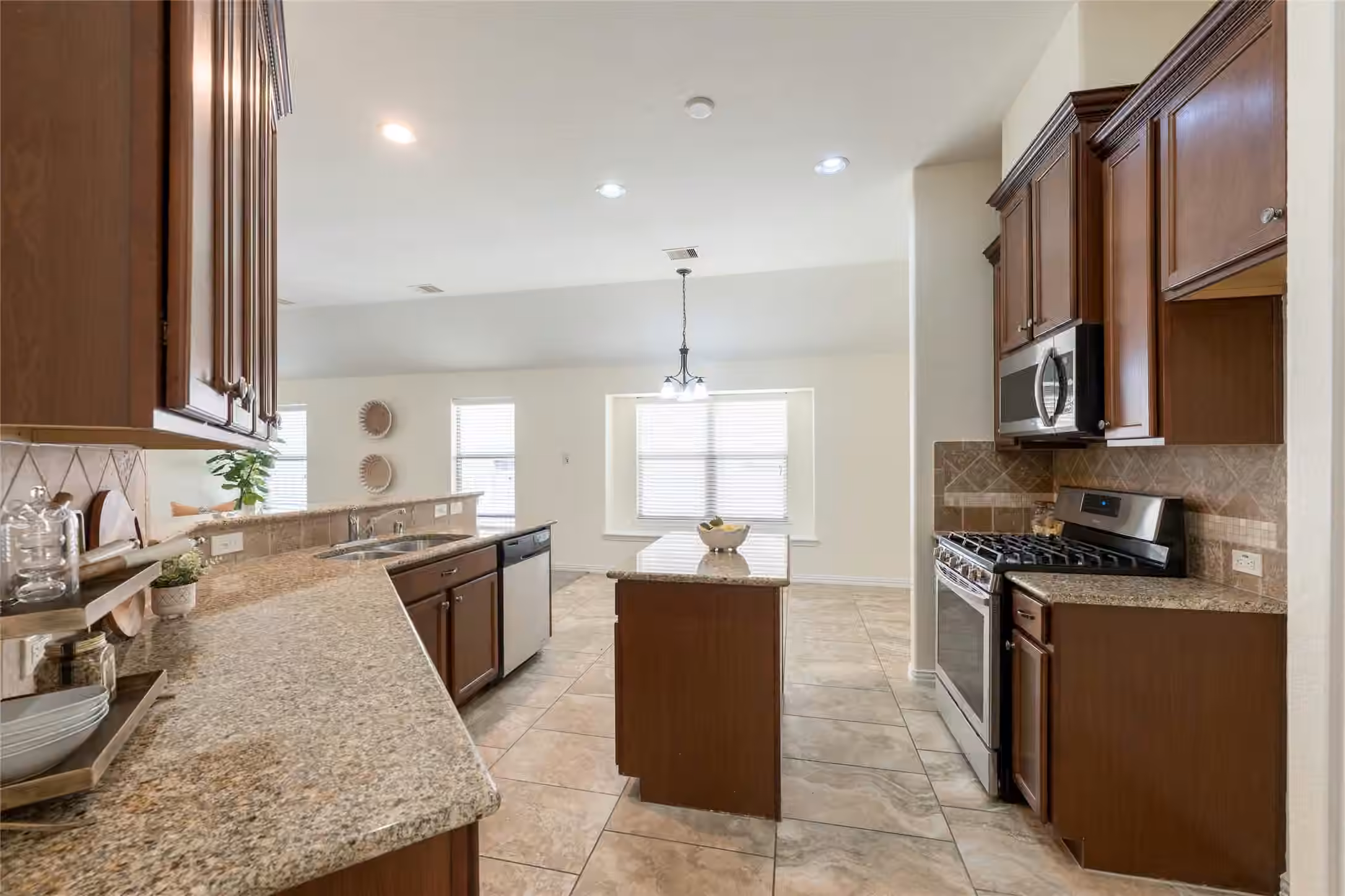 Photo 5 of 17831 Bella Ava Drive, Tomball, TX