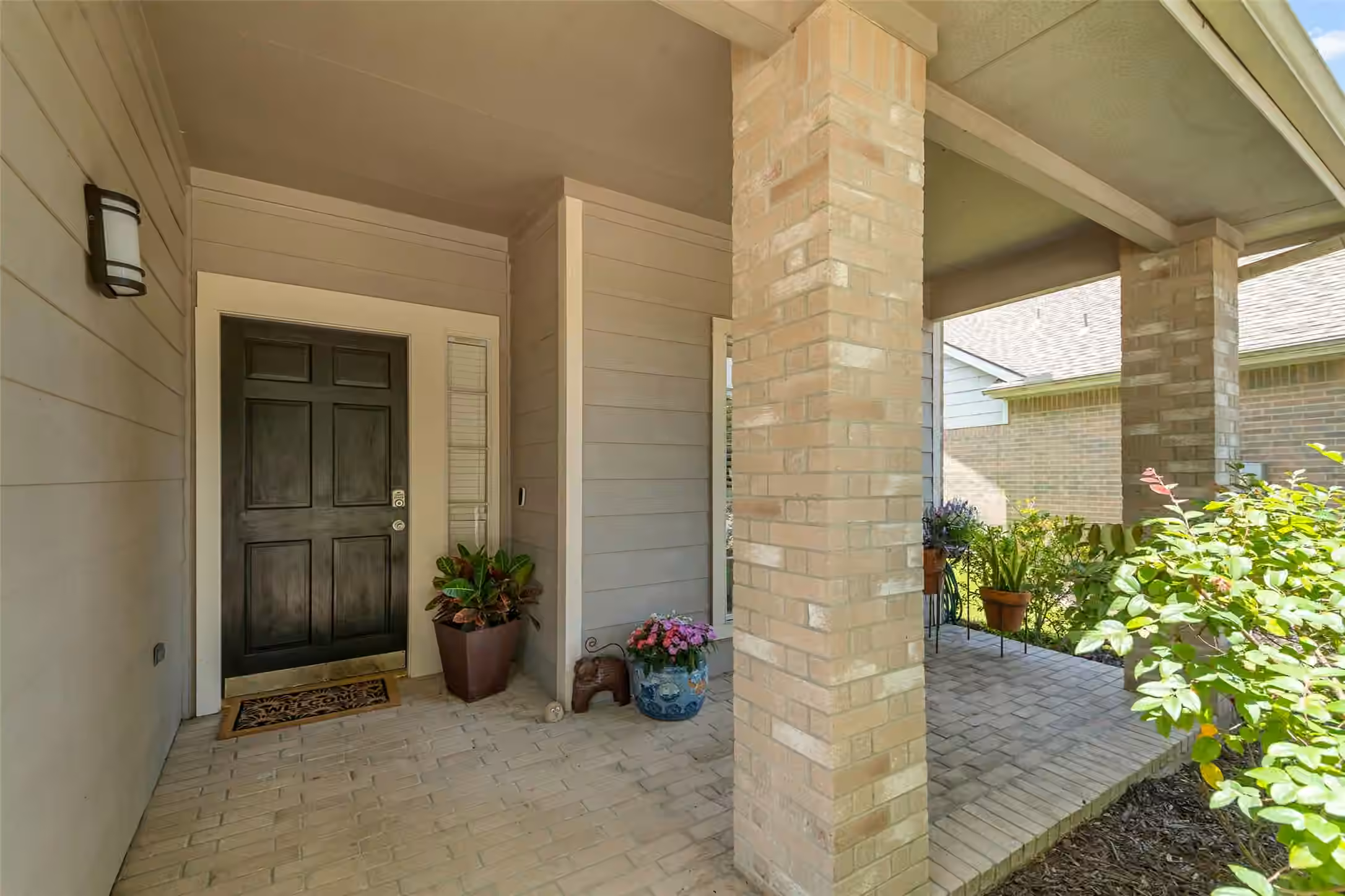 Photo 2 of 1635 Pebble Banks Lane, Pasadena, TX