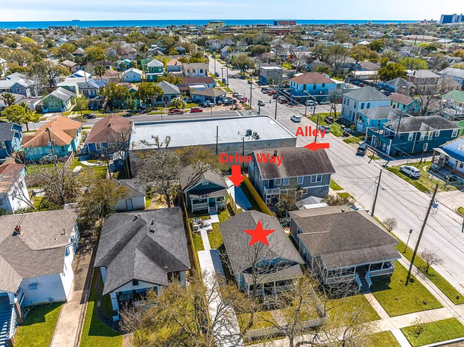 Photo 2 of 3825 Avenue N 1/2, Galveston, TX