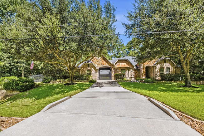 Photo 2 of 13120 Autumn Ash Drive, Conroe, TX