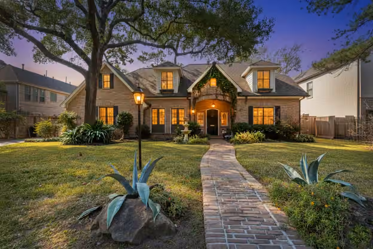 Photo 2 of 1503 Johanna Drive, Houston, TX