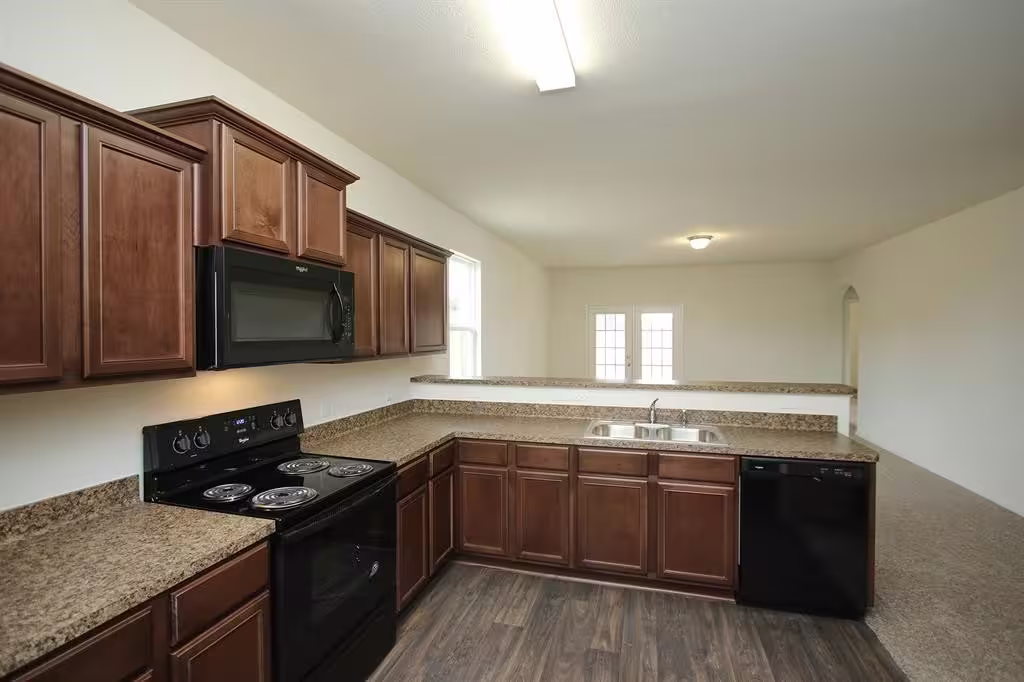 Photo 4 of 928 Lake View Circle W, Brookshire, TX