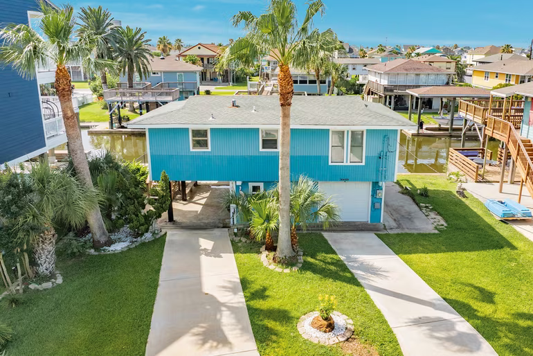Photo 3 of 16619 Bermuda Way, Jamaica Beach, TX