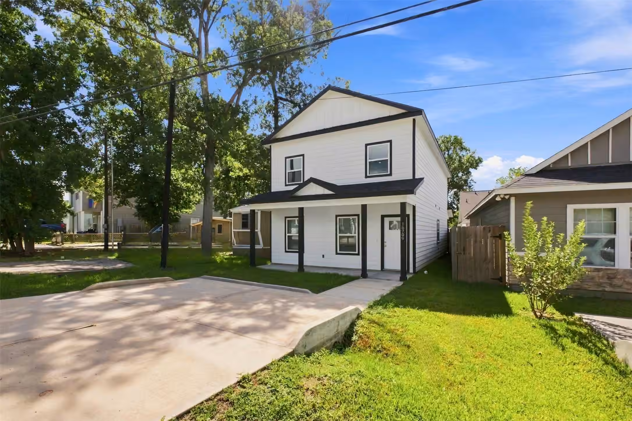 Photo of 16709 Meadowcroft, Montgomery, TX 77316