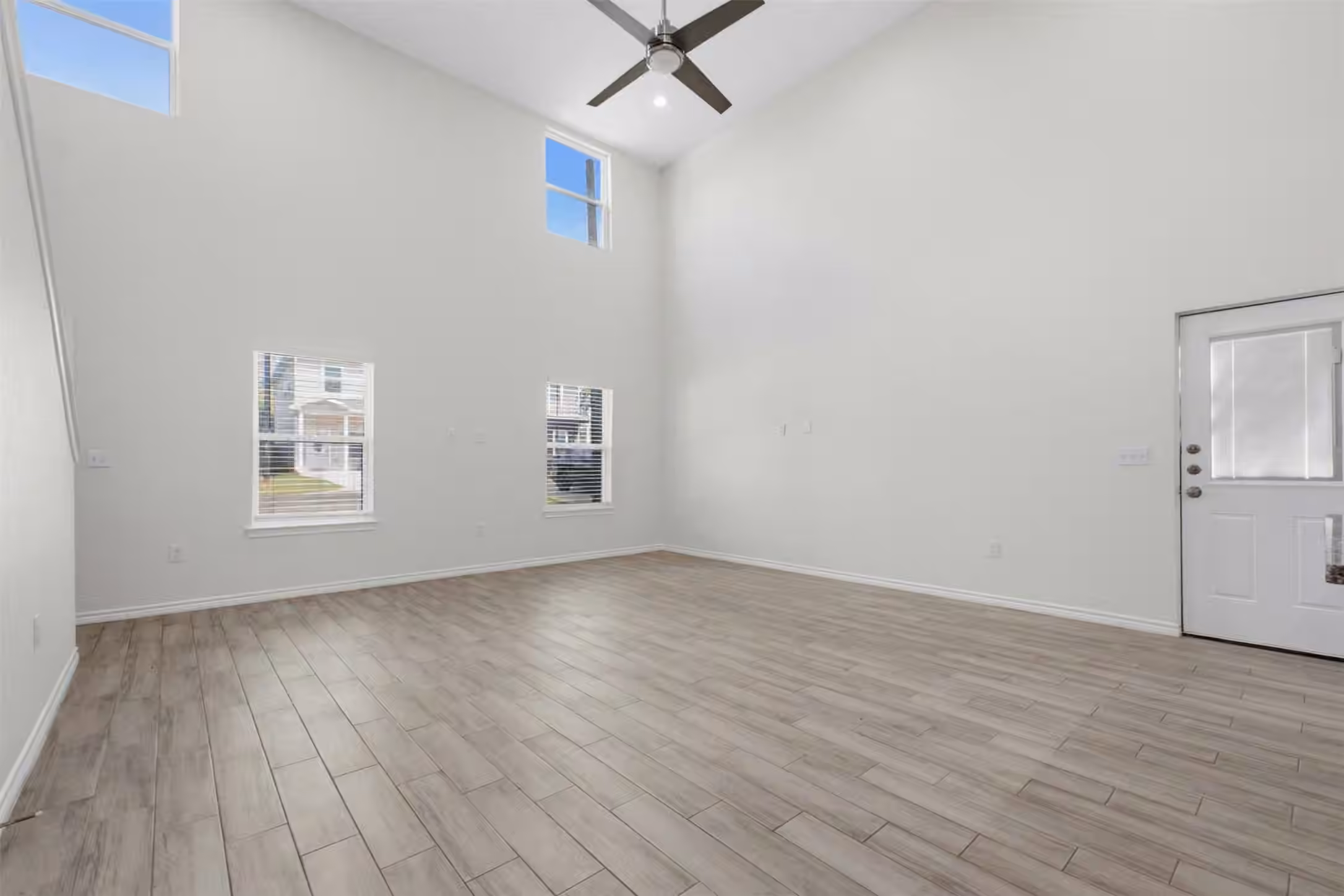 Photo 5 of 16709 Meadowcroft, Montgomery, TX