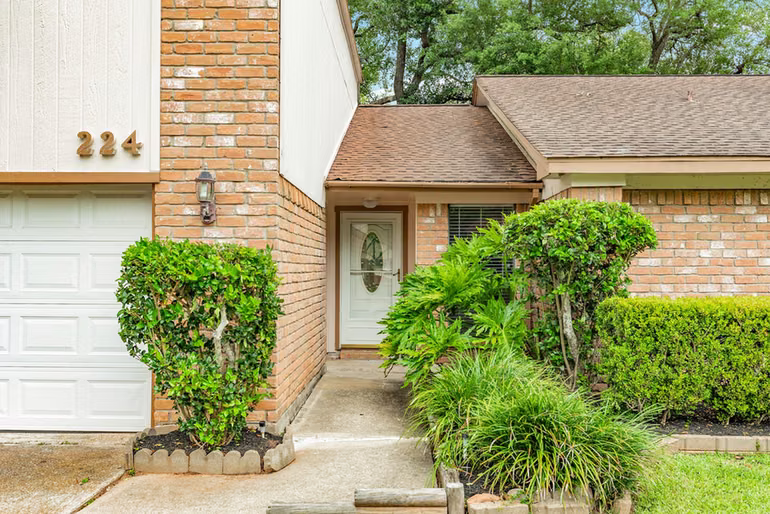 Photo 4 of 224 Banyan Street, Lake Jackson, TX