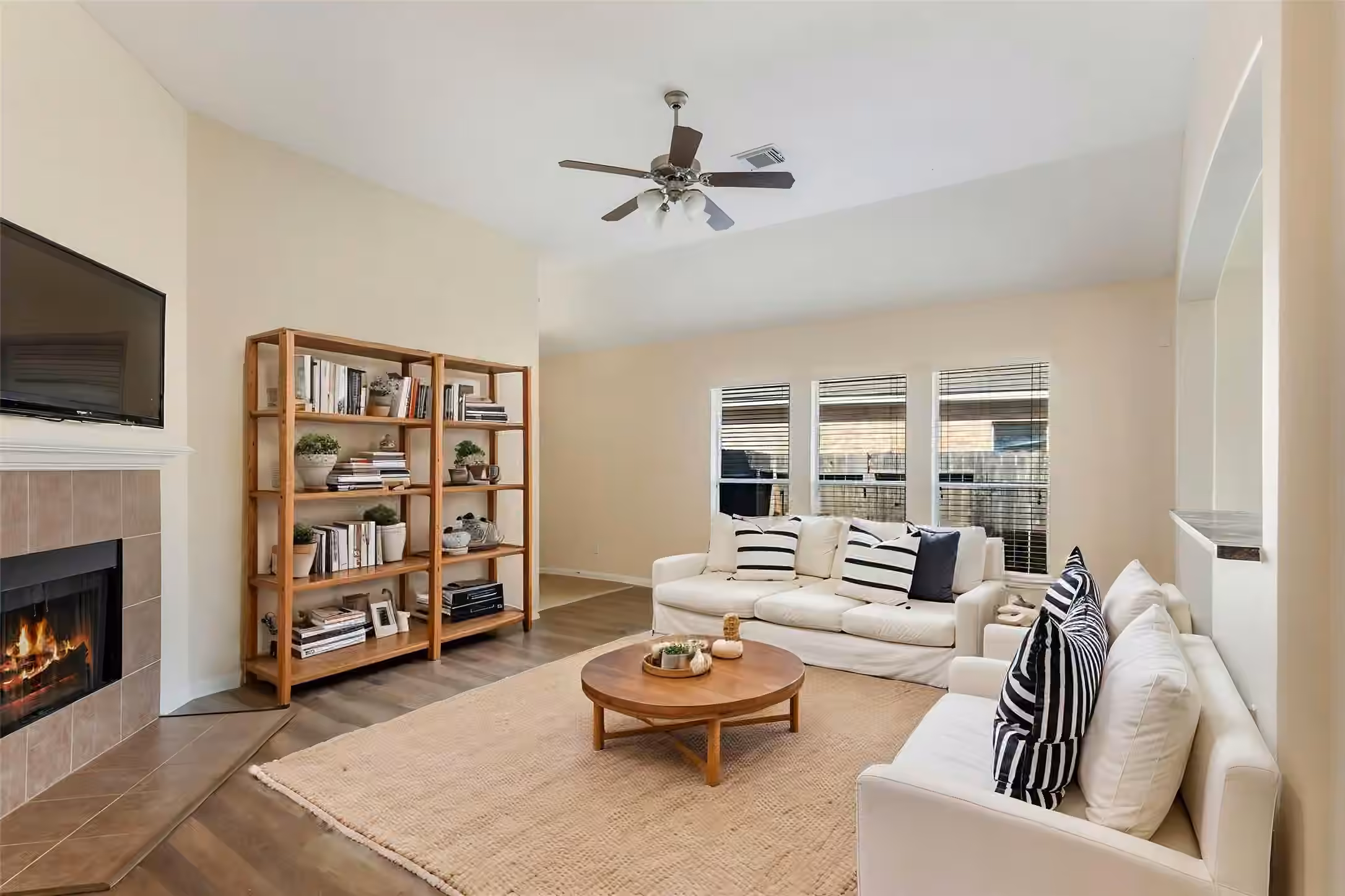 Photo 4 of 10007 Arcadian Springs Lane, Tomball, TX
