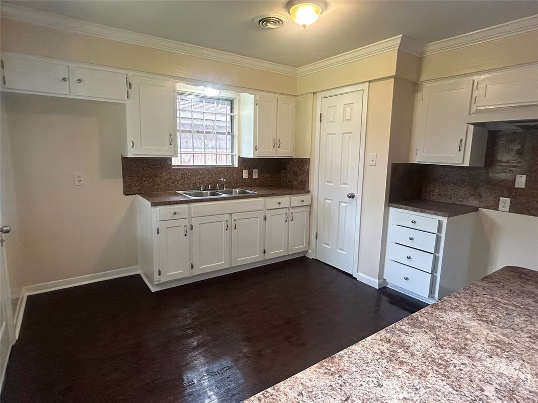Photo 2 of 10211 Hinds Street, Houston, TX