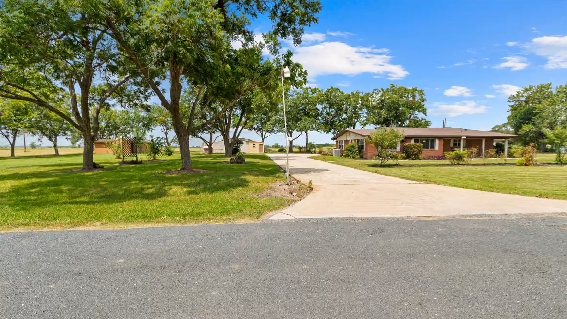 Photo 5 of 215 Lakeview Lane, El Campo, TX