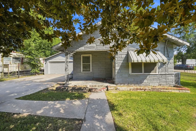 Photo of 319 W 1st Street, Crosby, TX
