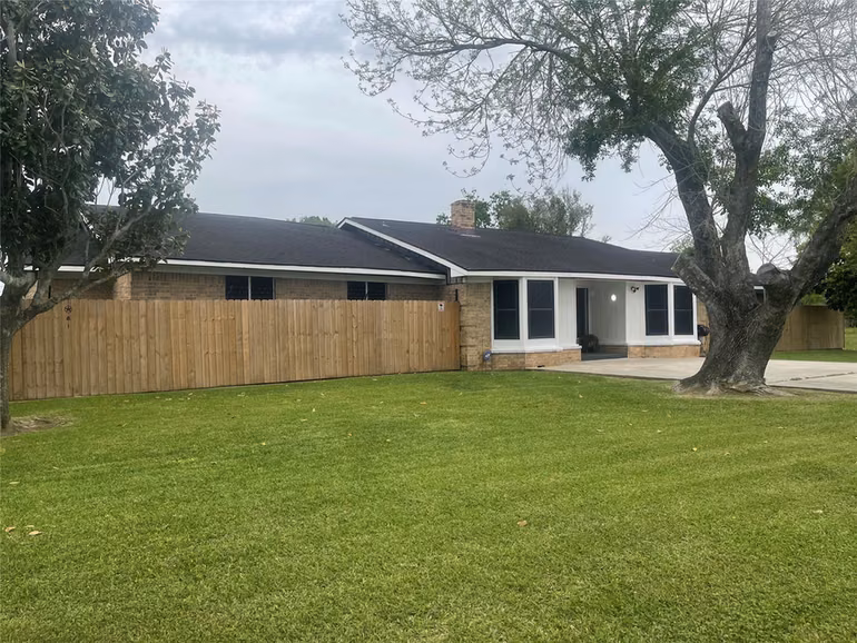 Photo 3 of 5001 Texas Avenue, La Marque, TX