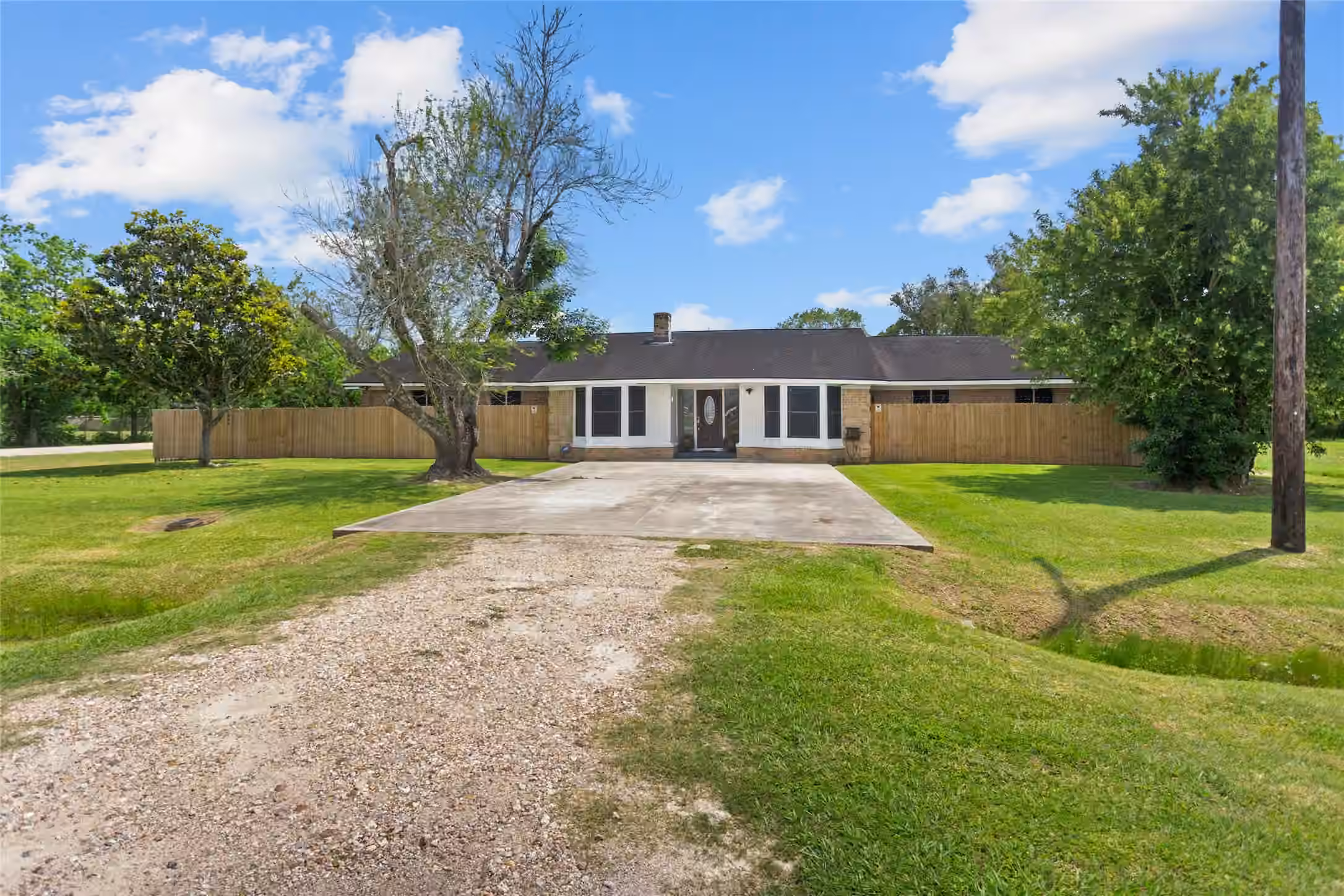 Photo 4 of 5001 Texas Avenue, La Marque, TX