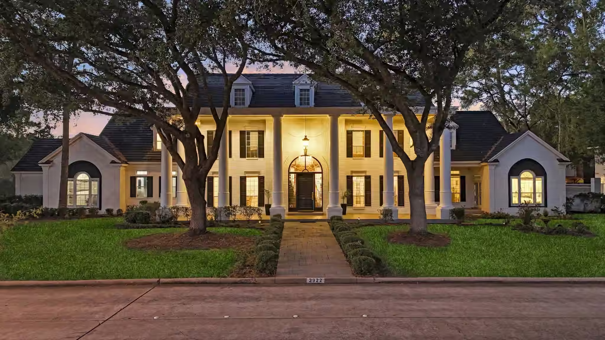 Photo 2 of 2922 Cedar Woods Place, Houston, TX