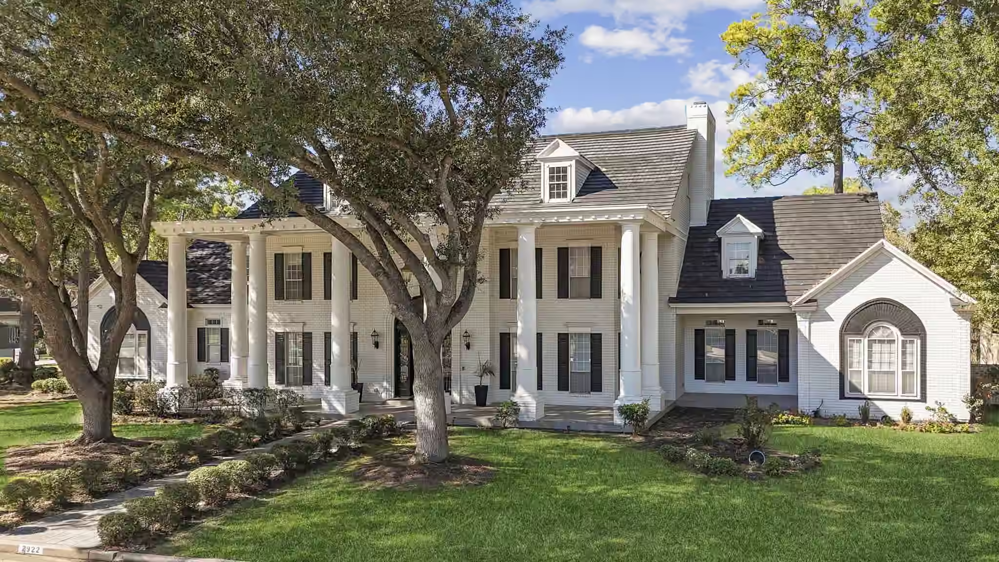 Photo 5 of 2922 Cedar Woods Place, Houston, TX