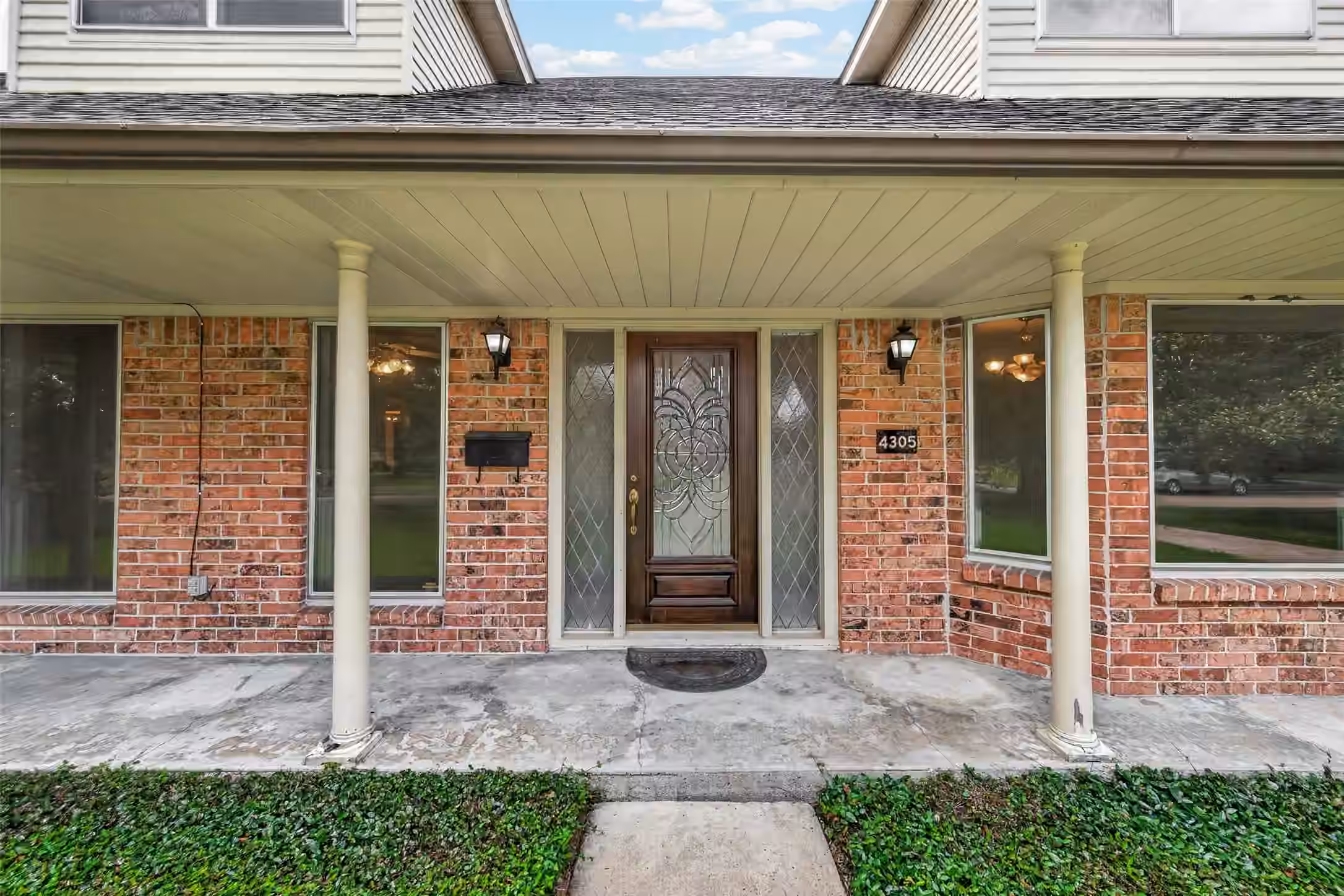 Photo 2 of 4305 Goldfinch Street, Houston, TX