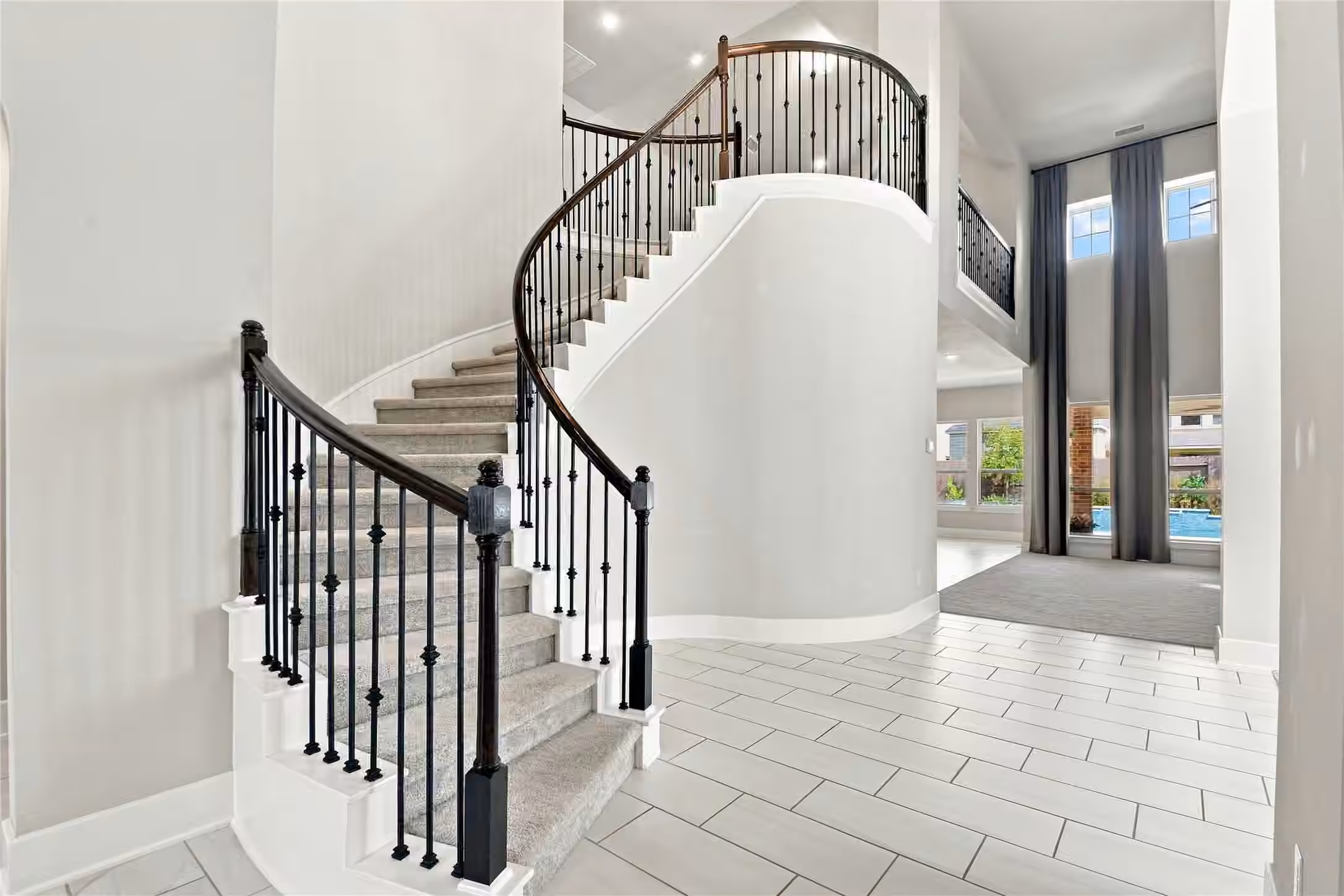 Photo 4 of 16415 Whiteoak Canyon Drive, Humble, TX
