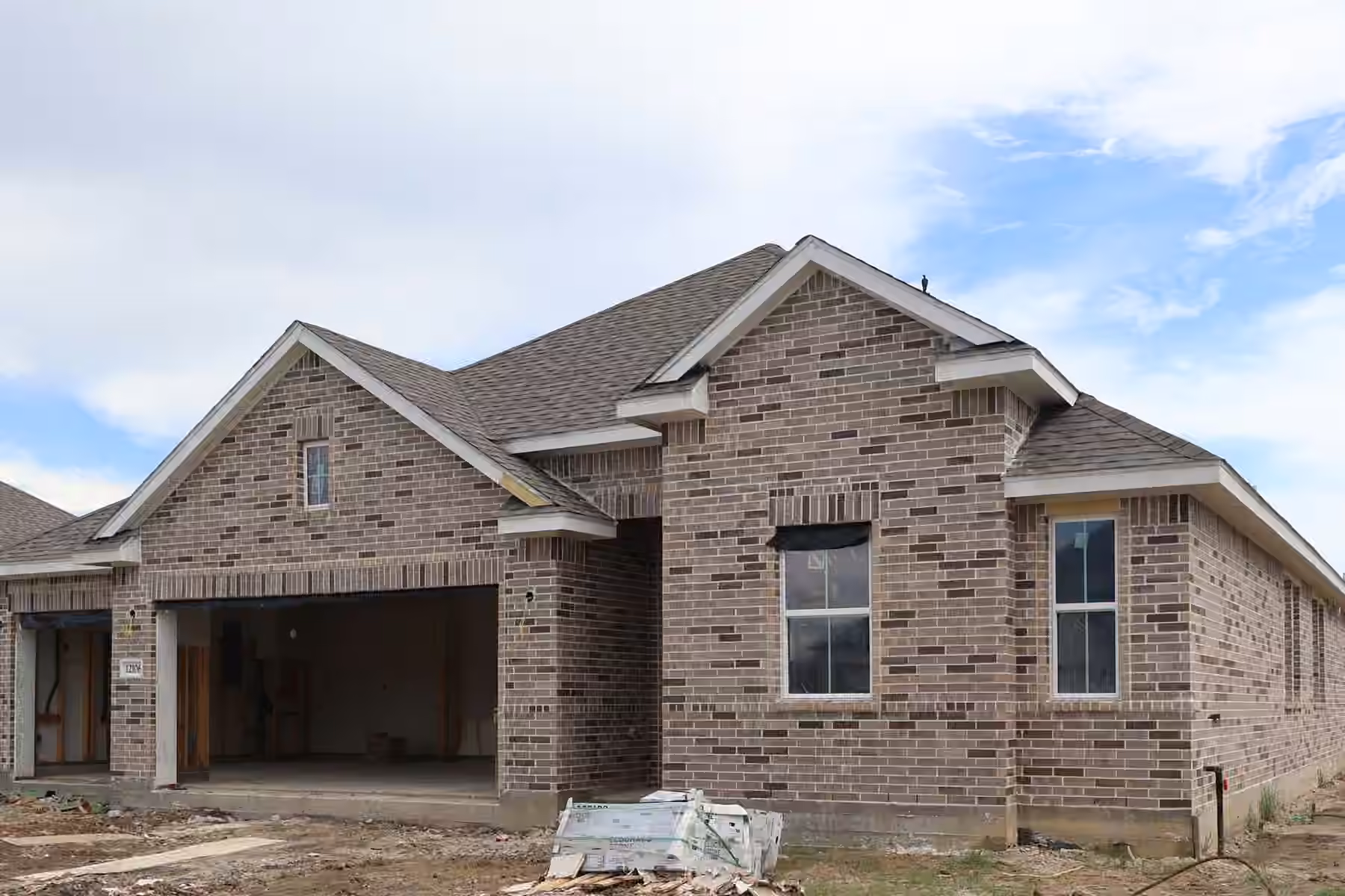 Photo 3 of 12106 Upper Meadows Avenue, Mont Belvieu, TX