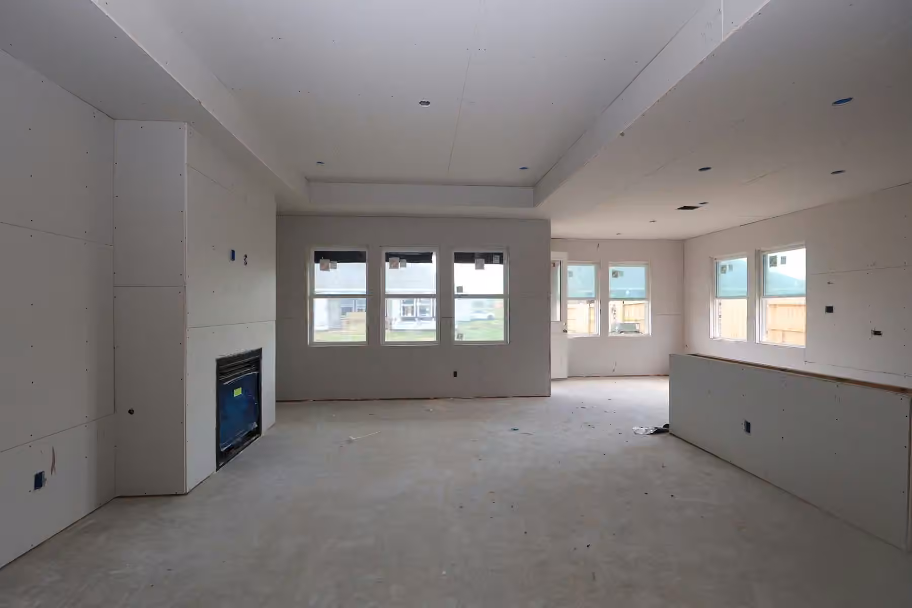 Photo 4 of 12106 Upper Meadows Avenue, Mont Belvieu, TX