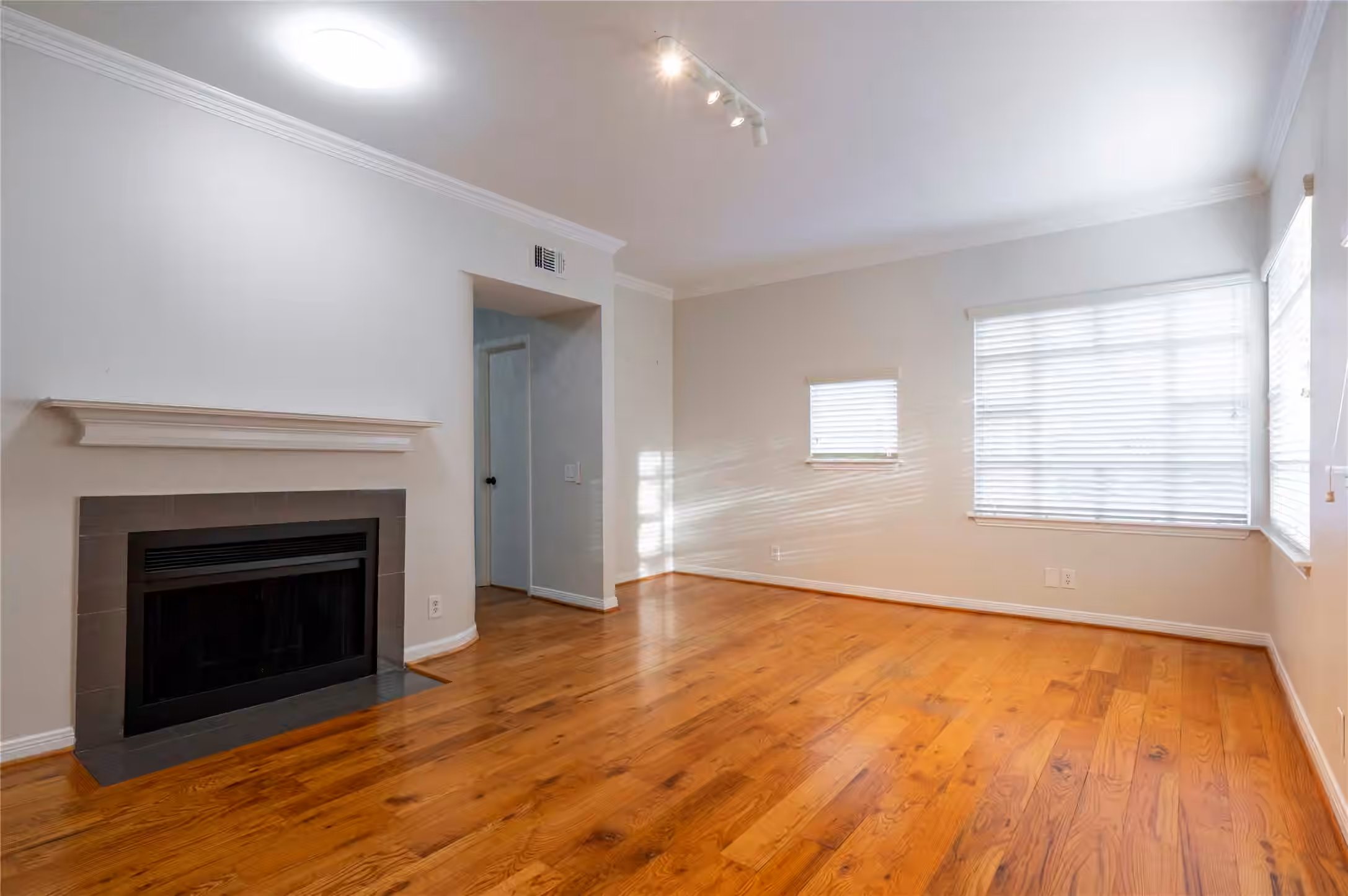 Photo of 4004 Montrose Boulevard 44d, Houston, TX 77006