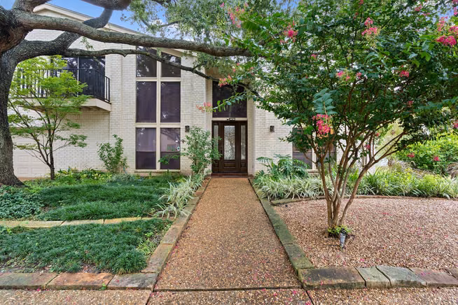 Photo 2 of 12039 E Circle Drive, Houston, TX