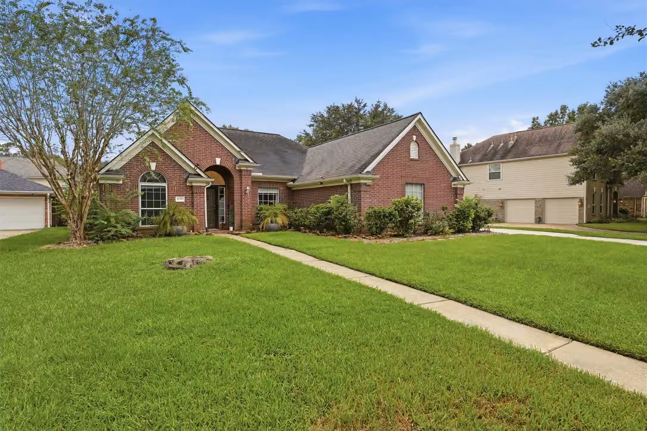 Photo 4 of 20007 Powerscourt Drive, Humble, TX
