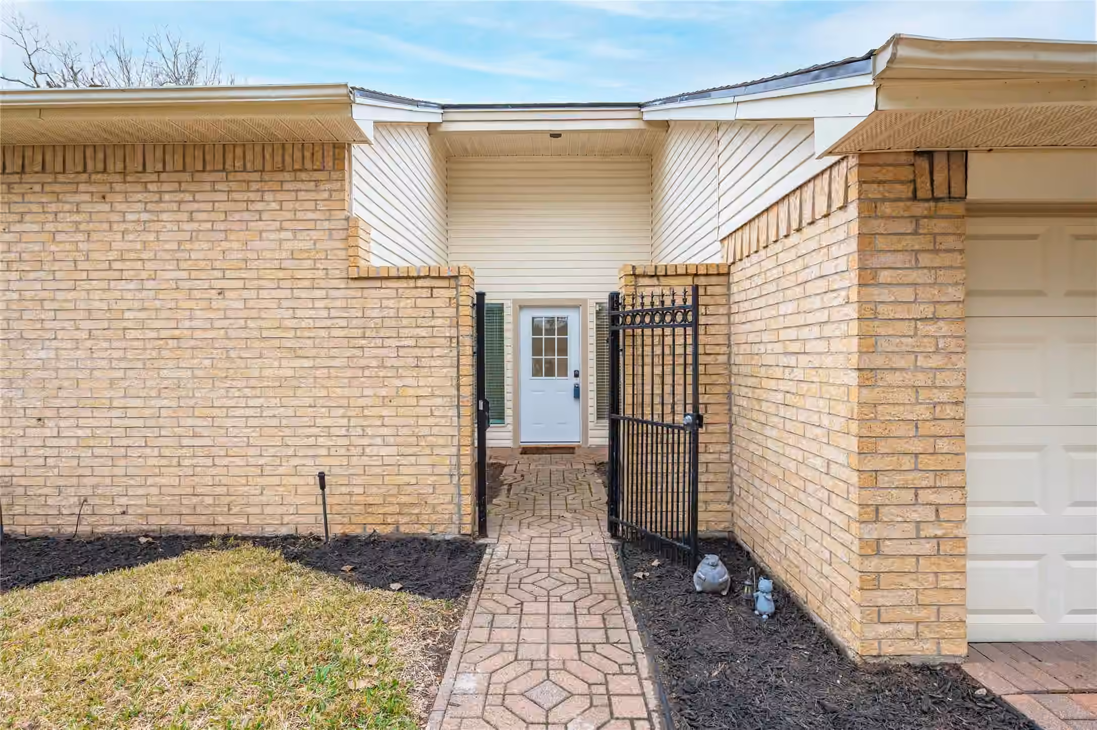 Photo 2 of 2506 Bisontine Street, Friendswood, TX