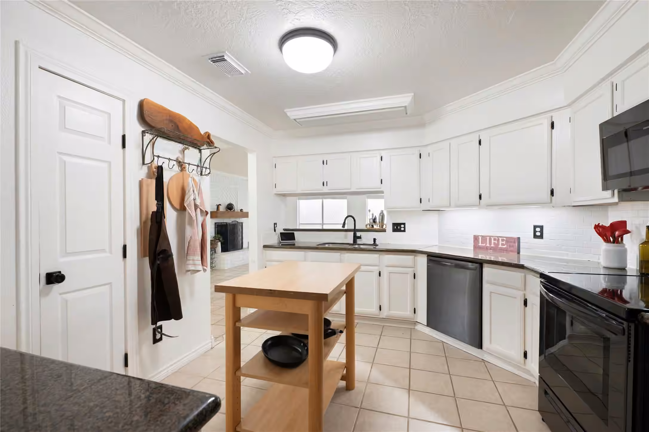 Photo 7 of 2506 Bisontine Street, Friendswood, TX