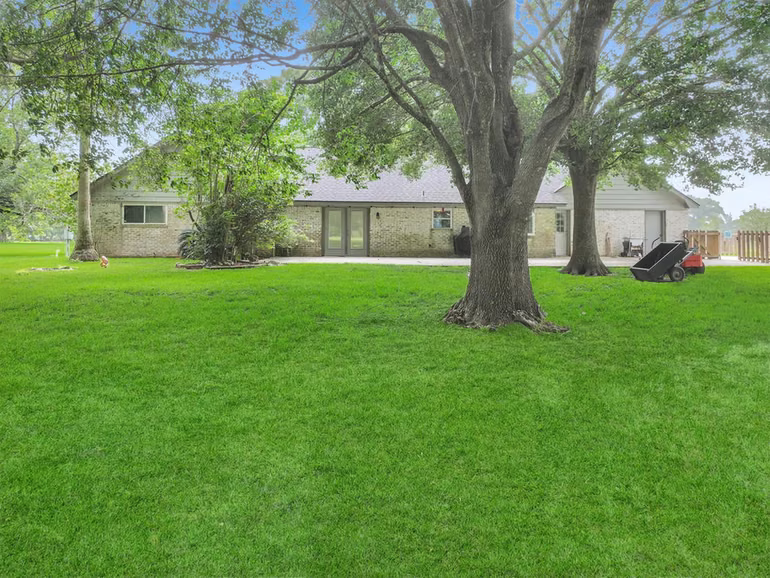 Photo 7 of 829 S Van Ostrand Avenue, Winnie, TX