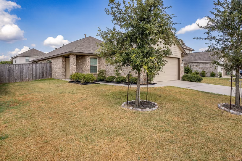 Photo 3 of 8603 River Crest Drive, Baytown, TX