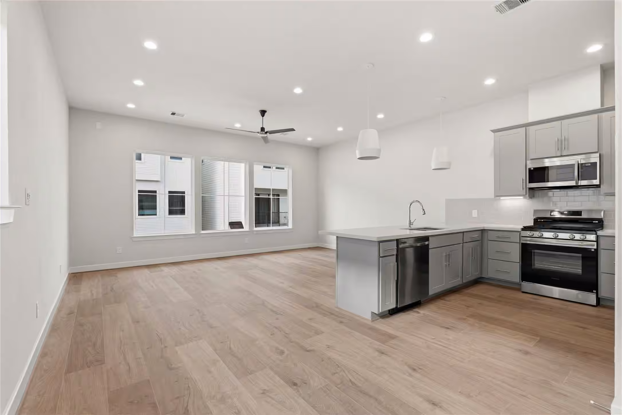 Photo 6 of 3903 Willowbend Point Drive, Houston, TX