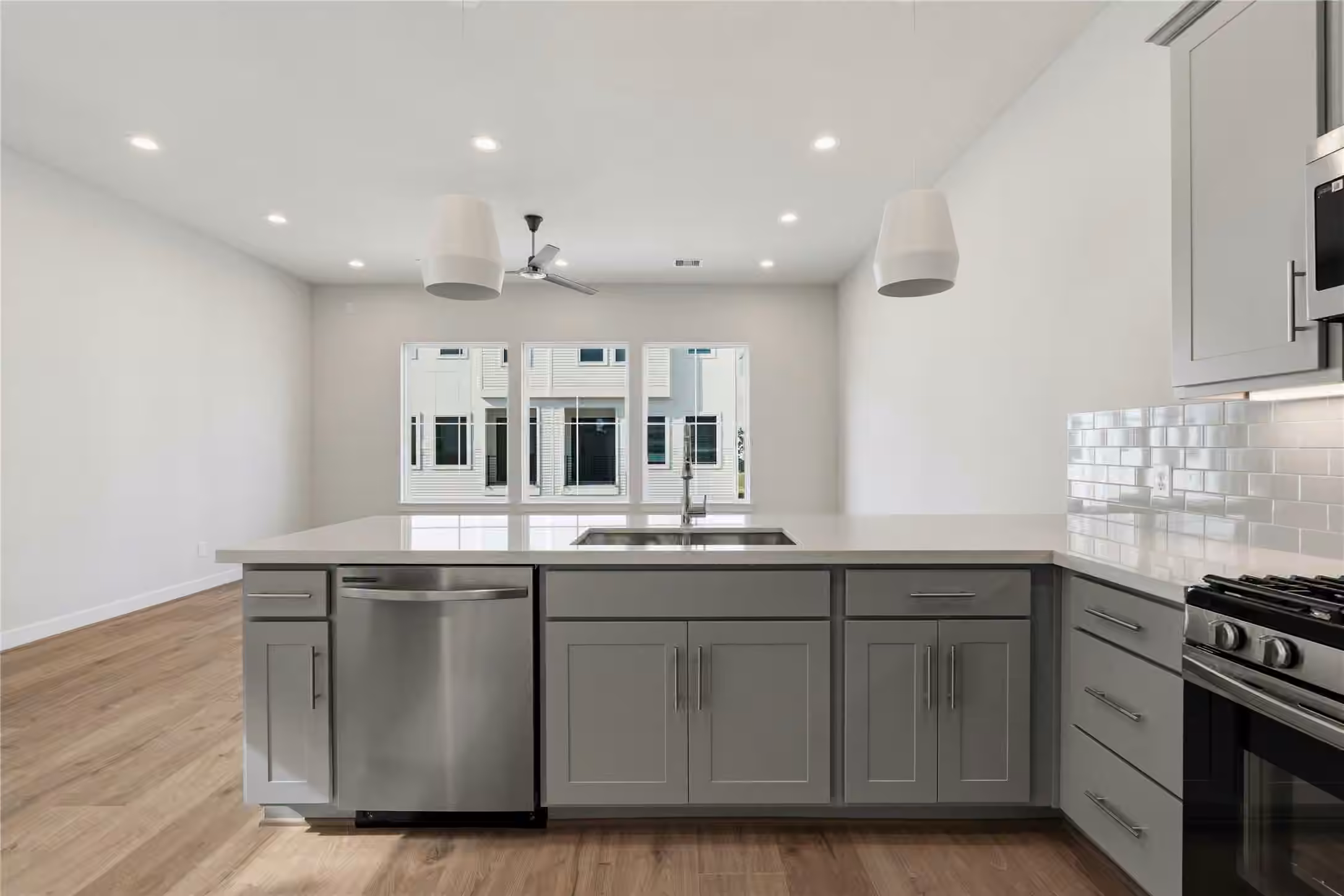 Photo 7 of 3903 Willowbend Point Drive, Houston, TX