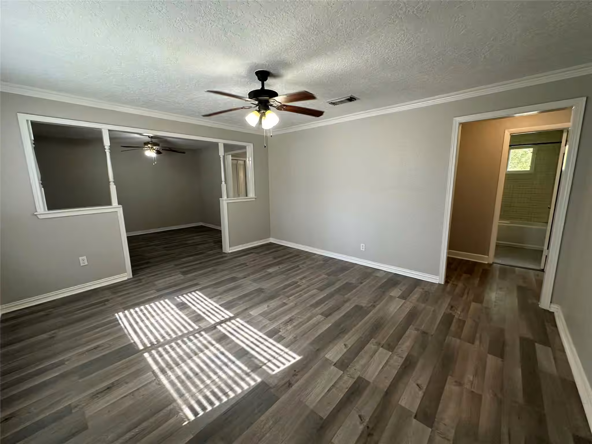 Photo 3 of 9505 Everglade Drive, Houston, TX