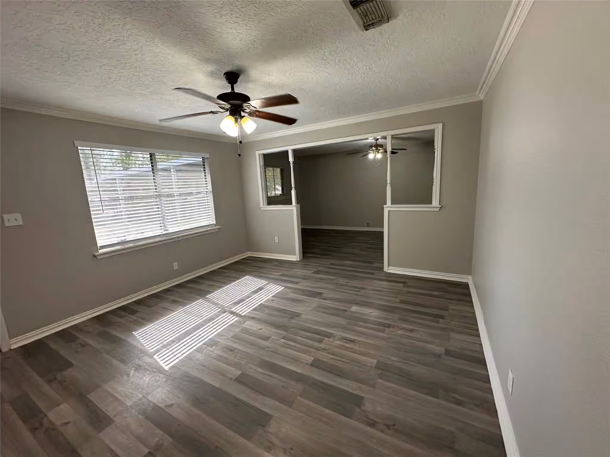 Photo 4 of 9505 Everglade Drive, Houston, TX