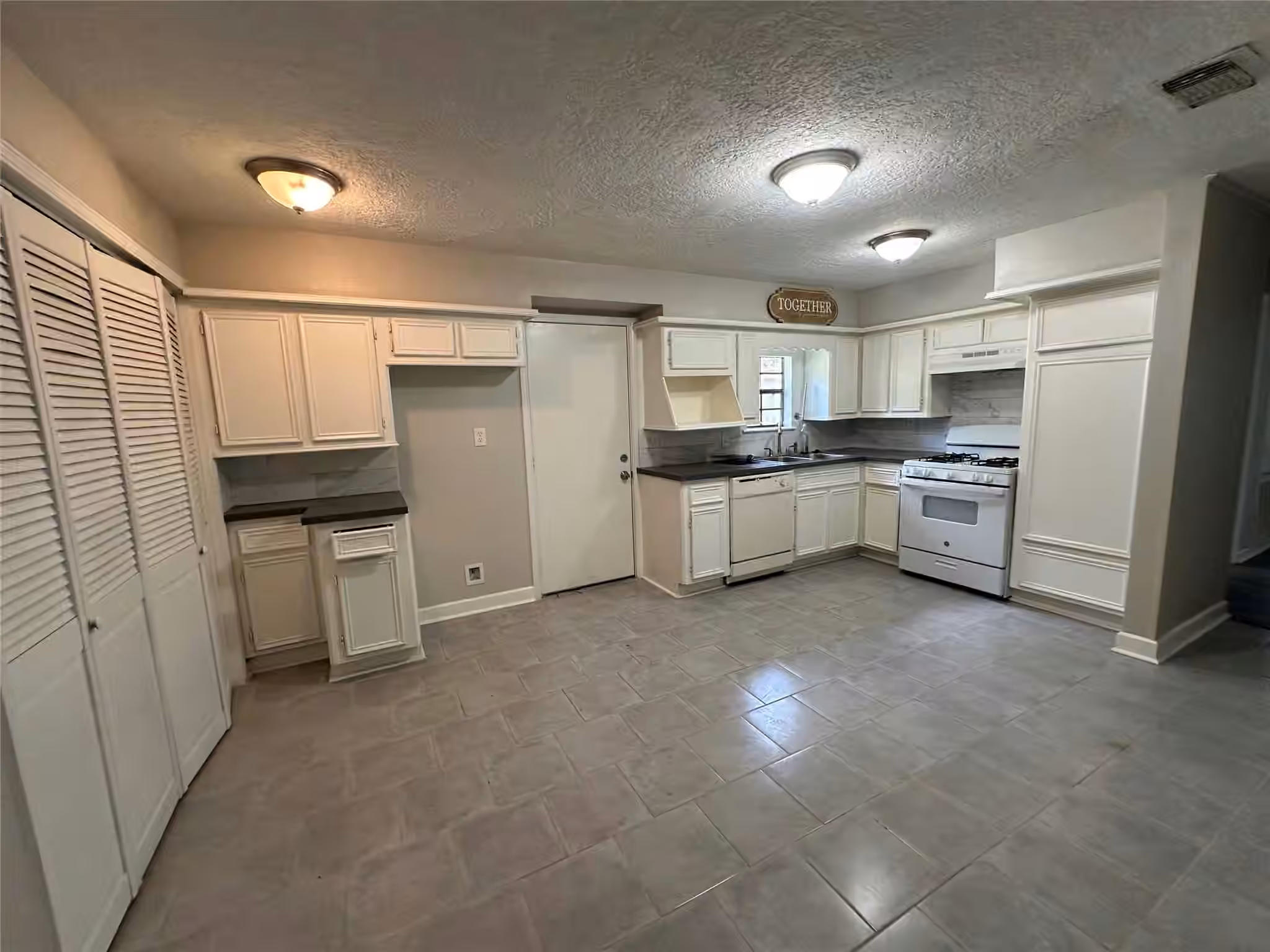 Photo 5 of 9505 Everglade Drive, Houston, TX