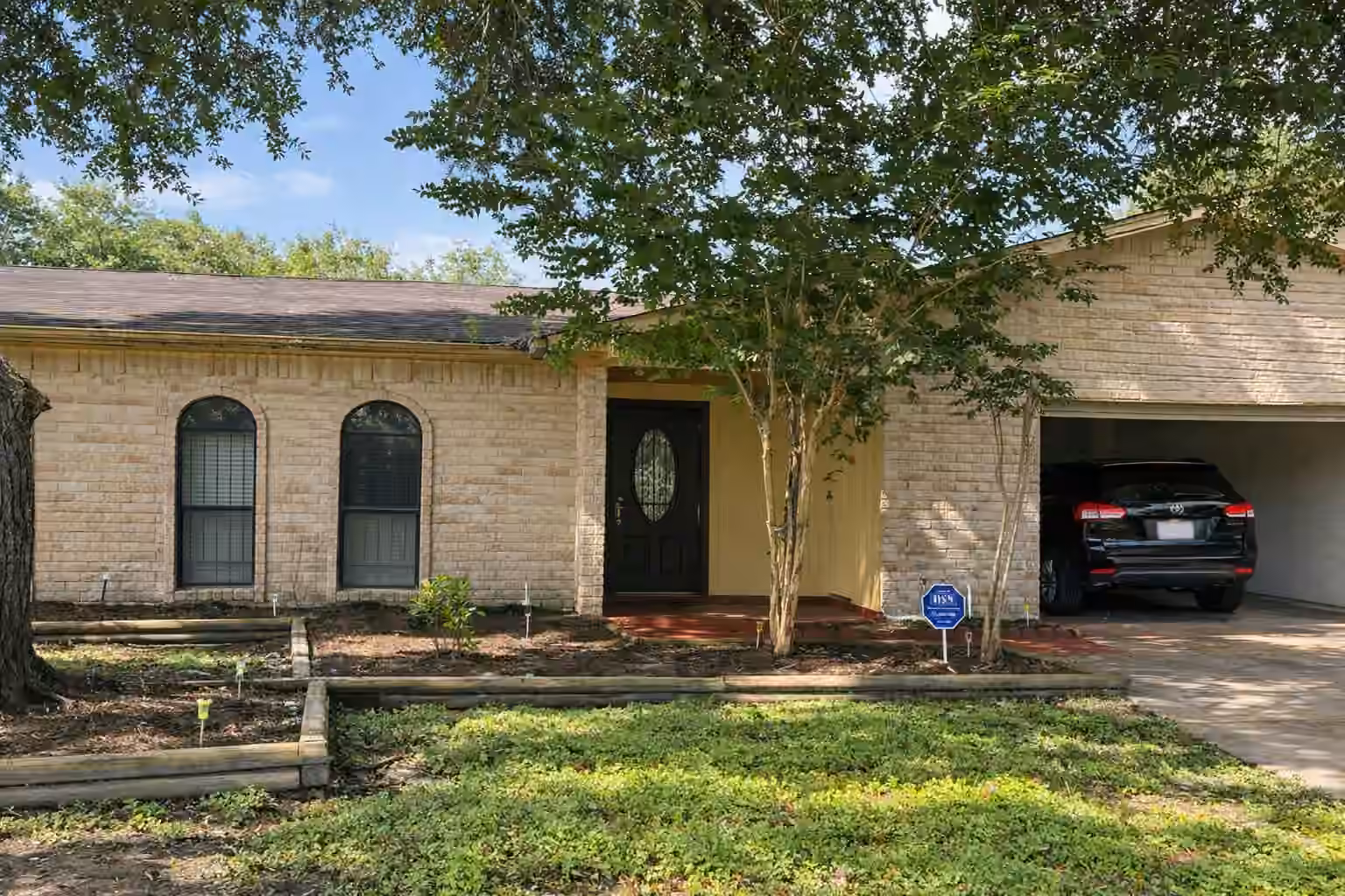 Photo of 6111 Irish Hill Drive, Houston, TX