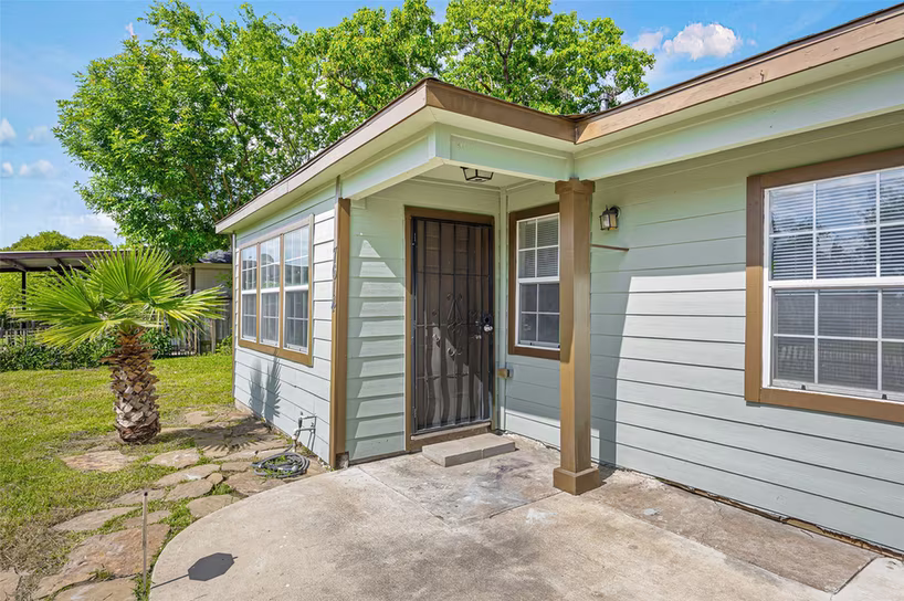Photo 5 of 7614 Darnay Dr Drive, Houston, TX