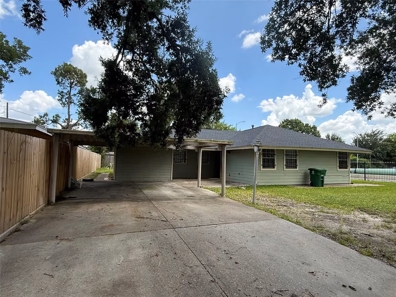 Photo 2 of 5651 Lyndhurst Drive, Houston, TX