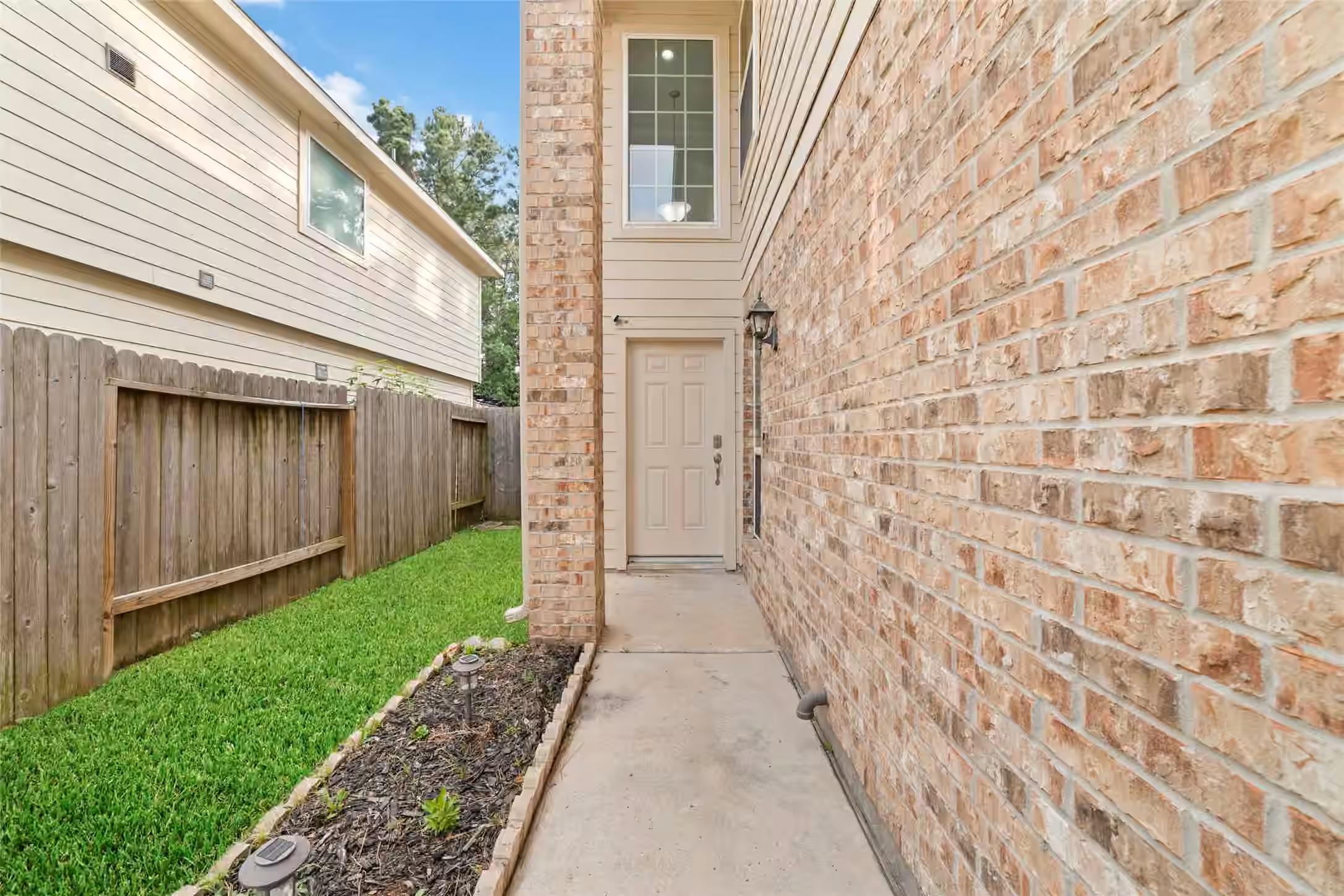 Photo 3 of 16547 Mablethorpe Lane, Houston, TX